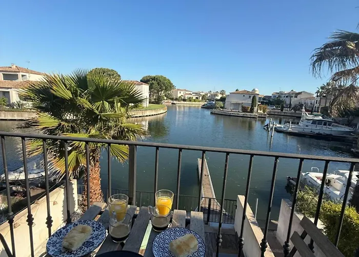 La Marina Des Remparts
